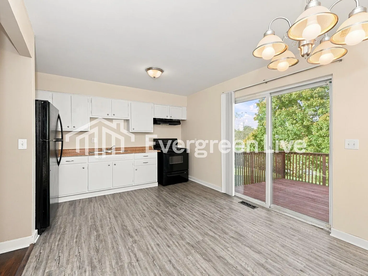 3 bed, 1.0 bath, 1026 sqft, $1,395 — Photo 3