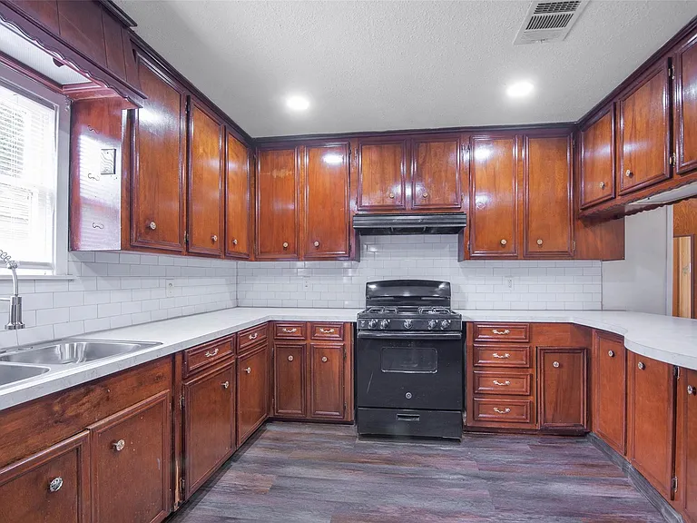 5206 Avenue M — Photo 9