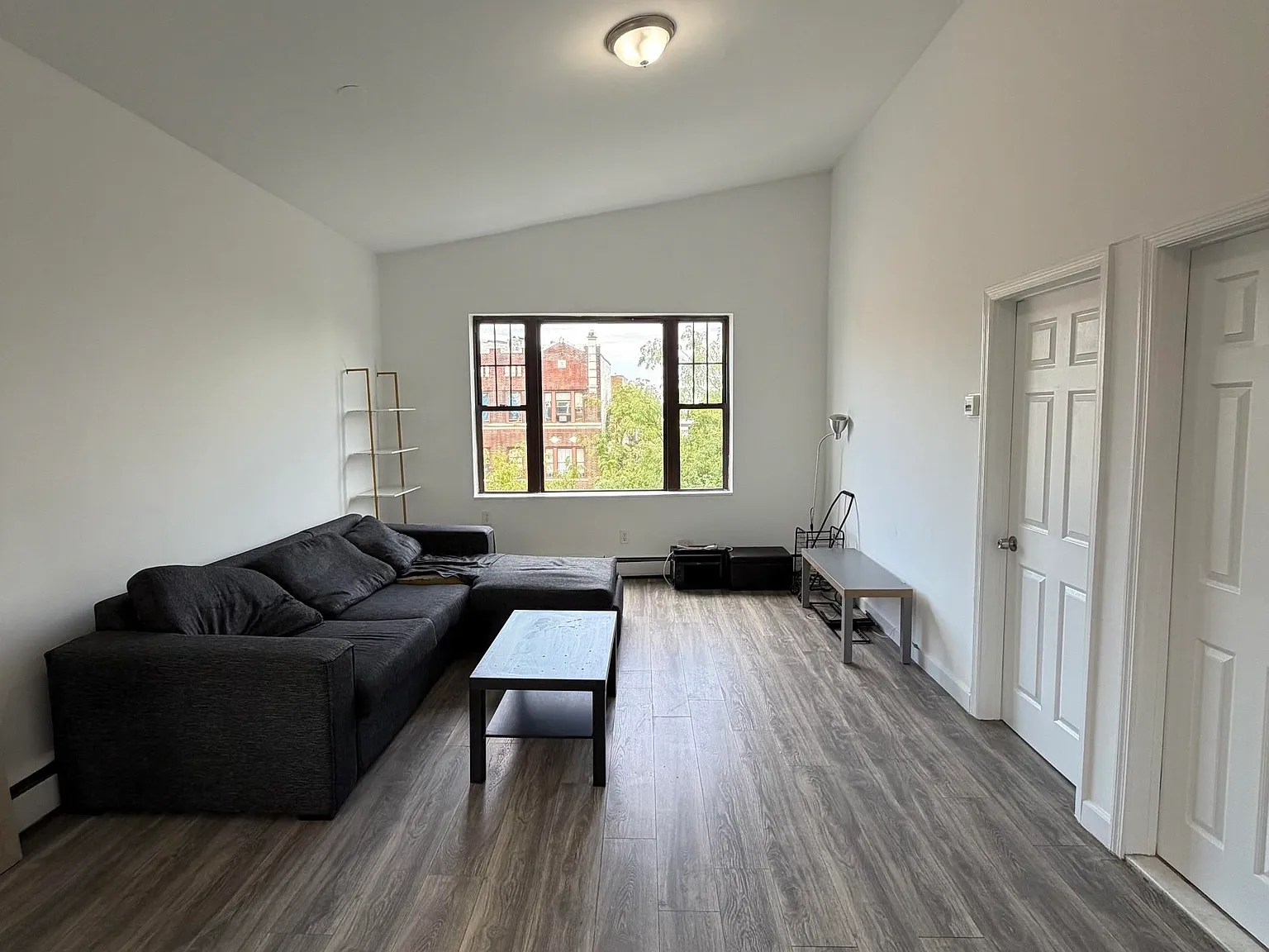 1 bed, 1.0 bath, 563 sqft, $2,000 — Photo 4