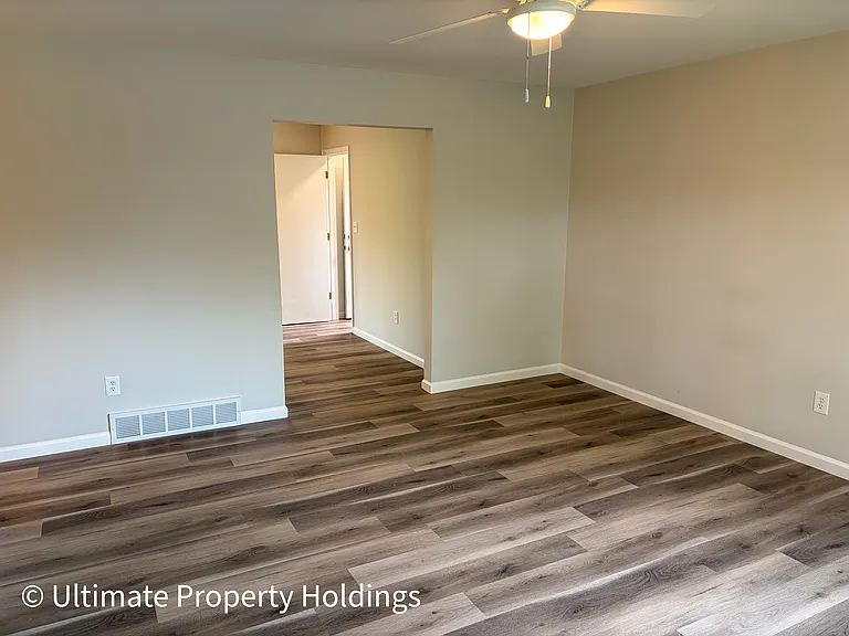 604 W Lee St — Photo 5