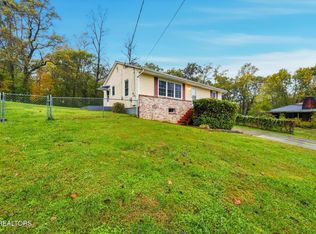 120 Crest Ln, Clinton, TN 37716