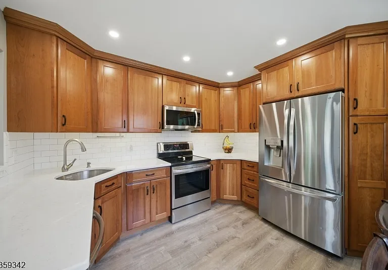 22 Beaver Brook Ln — Photo 8