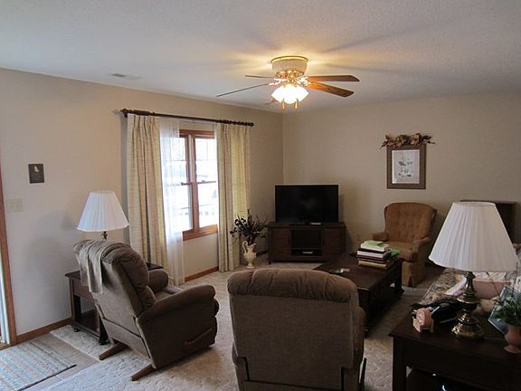 3rd image of 1410 Knights Ct