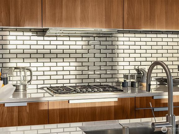 5th image of 1920 4th Avenue #1002