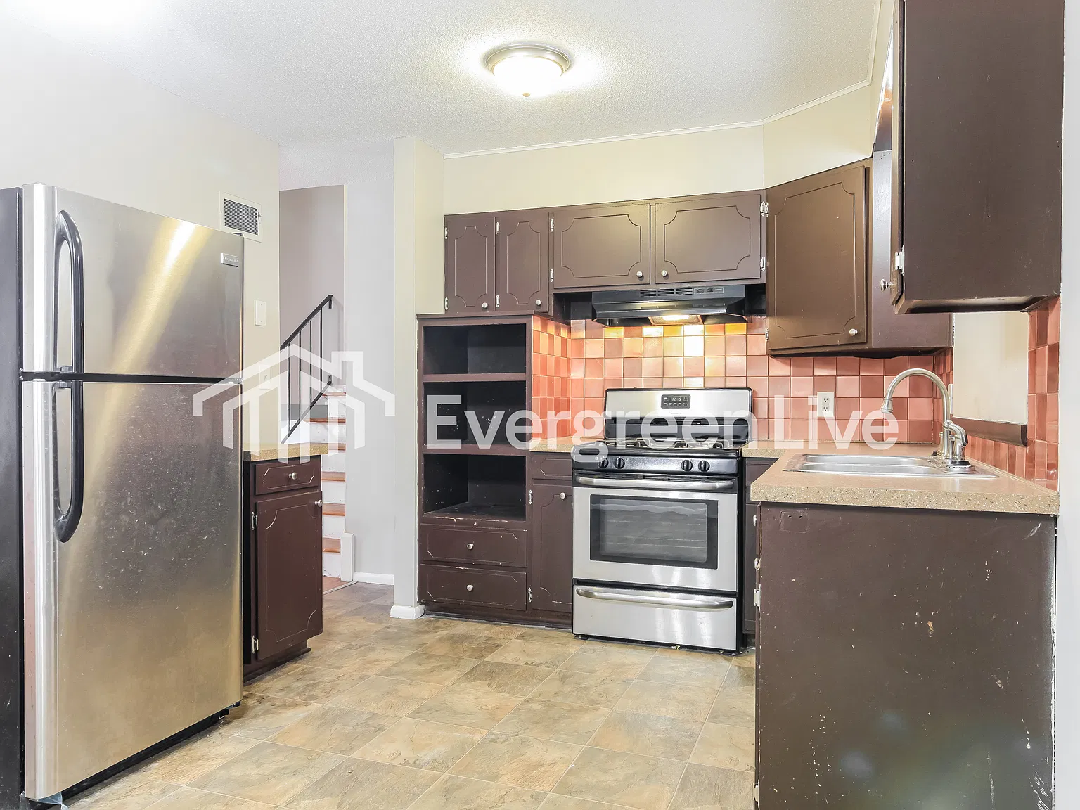 3 bed, 1.5 bath, 1298 sqft, $1,445 — Photo 3
