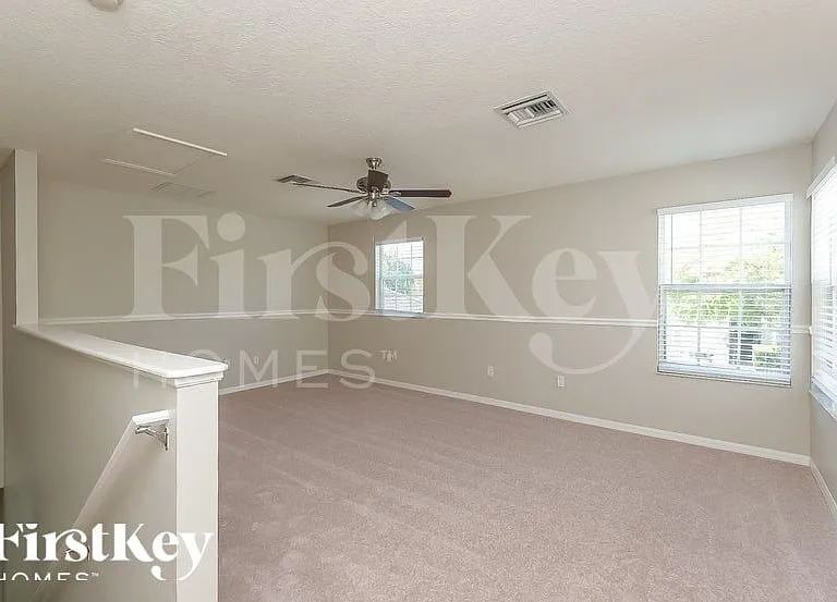 5710 Butterfield St — Photo 6