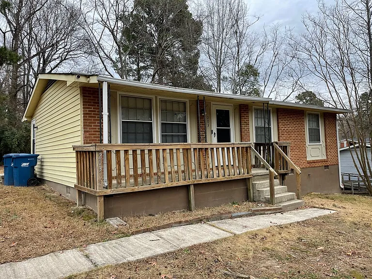203 Barnhill St — Photo 1