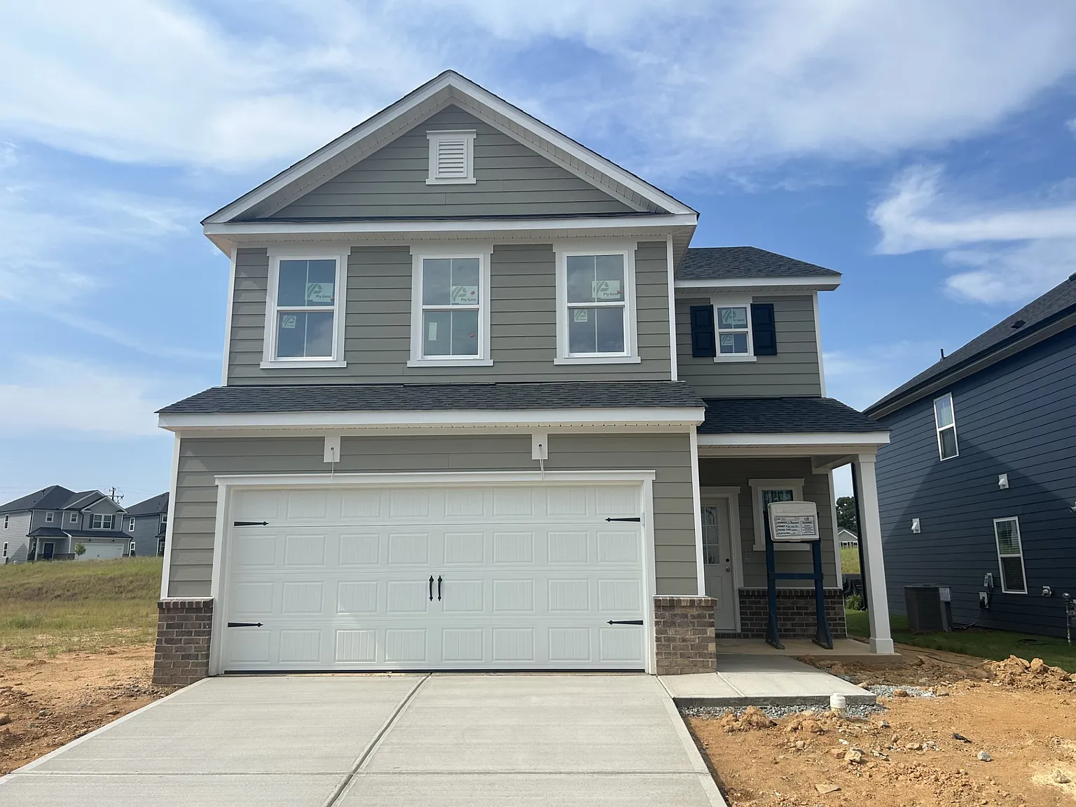 4 bed, 2052 sqft, $2,350 — Photo 2
