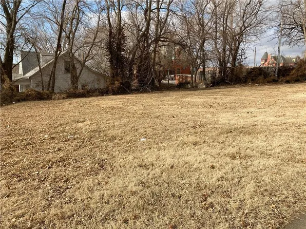 418 S 10th St, Saint Joseph, MO 64501