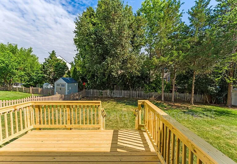 9140 Worthington Dr — Photo 41