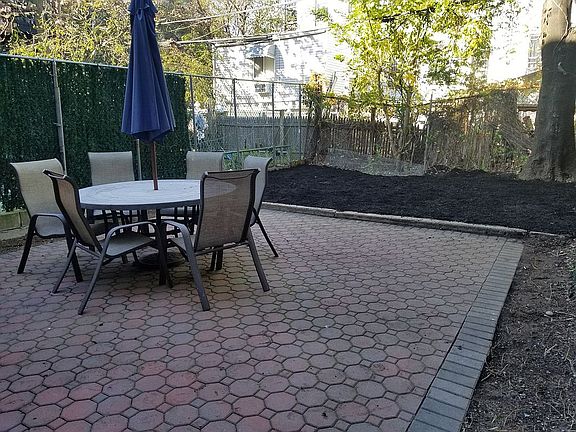 4th image of 1351 Putnam Ave