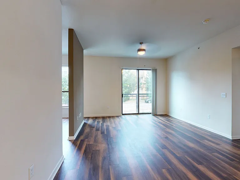 Residences at the Domain — Photo 94