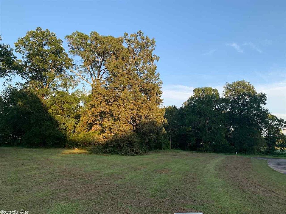 1st image of 26 Fairway Dr
