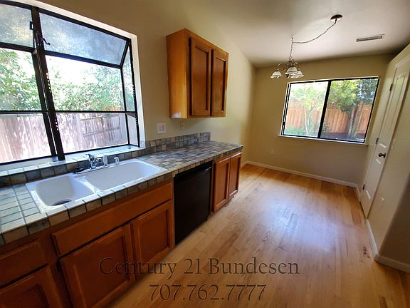 2nd image of 521 Kings Canyon Ct