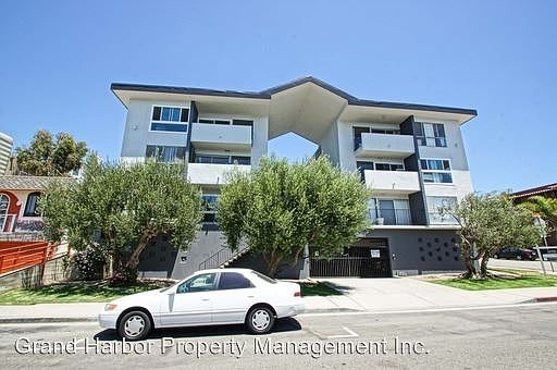 2nd image of 1100 Monterey Blvd APT 06