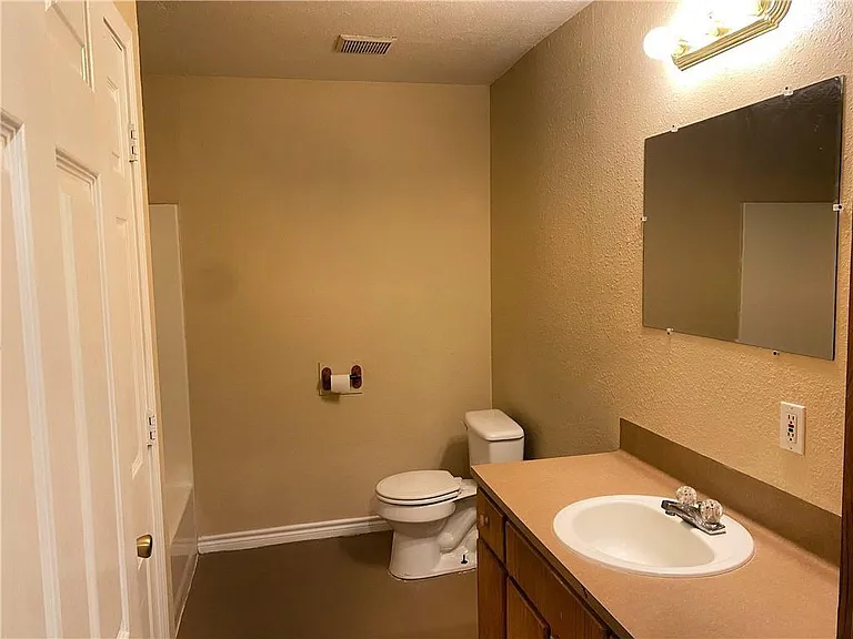 204 Hall St #A — Photo 7