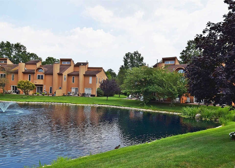 1st image of 72 Kristin Ln
