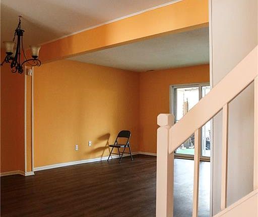 4th image of 301 E Montcastle Dr Unit B