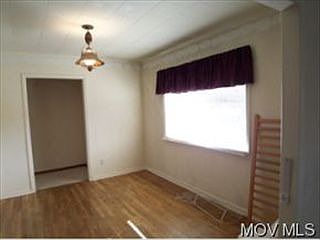 5th image of 136 Pinehurst Ave