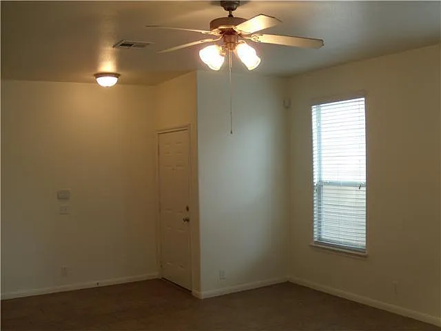 4 bed, 2.5 bath, 1515 sqft, $2,000 — Photo 3