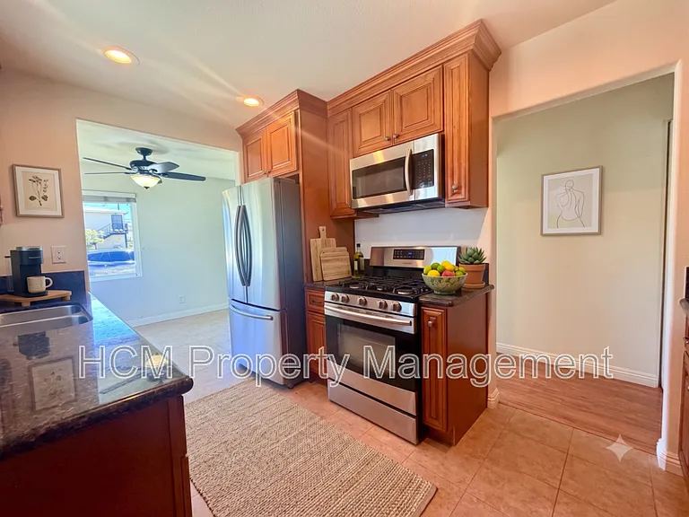 922 W 25th St #1 — Photo 9