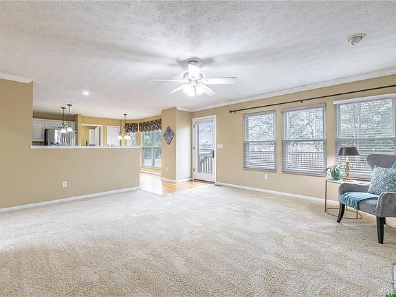 5th image of 2992 Iowa Ct