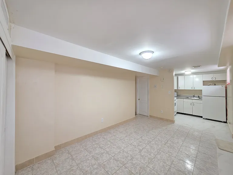 250 Maryland Ave #1 — Photo 2
