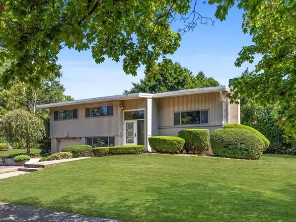 11 June Ln, Newton, MA 02459