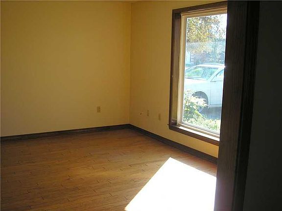 5th image of 37 Edgewood Dr