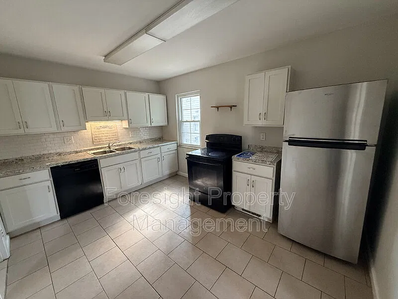 2 bed, 1.0 bath, $1,400 — Photo 2