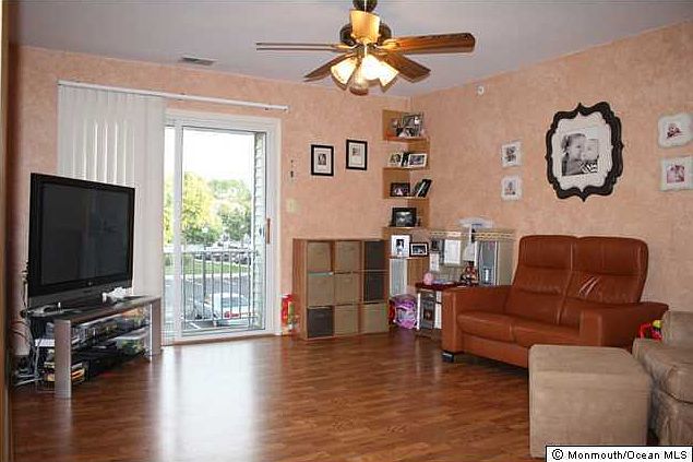 2nd image of 214 Wedgewood Circle