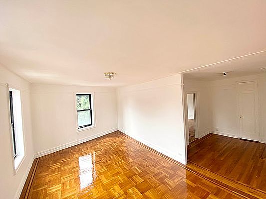 5th image of 3341 Reservoir Oval W APT 3D