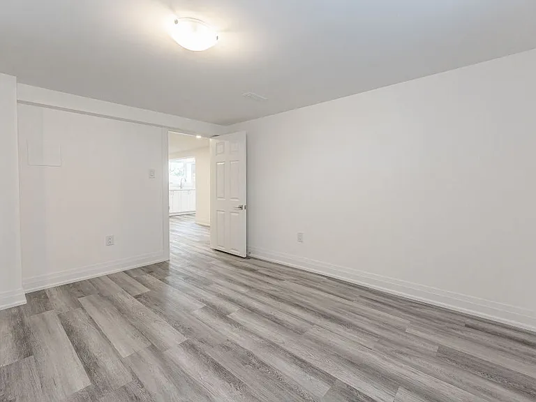 379 E 38th St #2 — Photo 10
