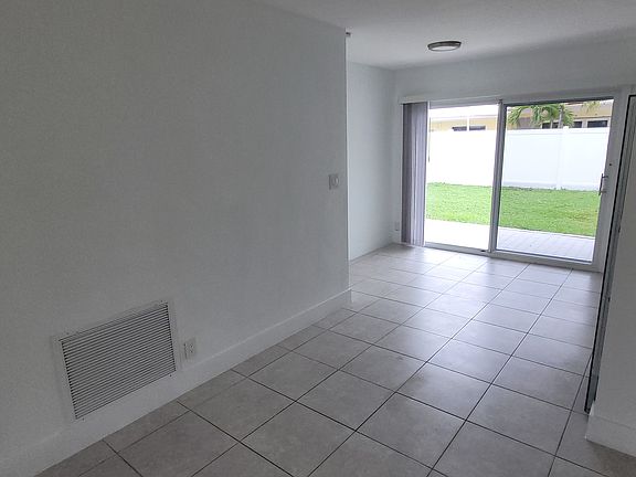 3rd image of 2041 NE 51st Ct #A