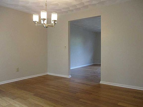 2nd image of 1405 Pinewood Dr #1405