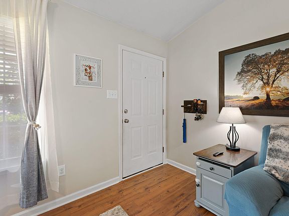 4th image of 118 Brookwood Ln
