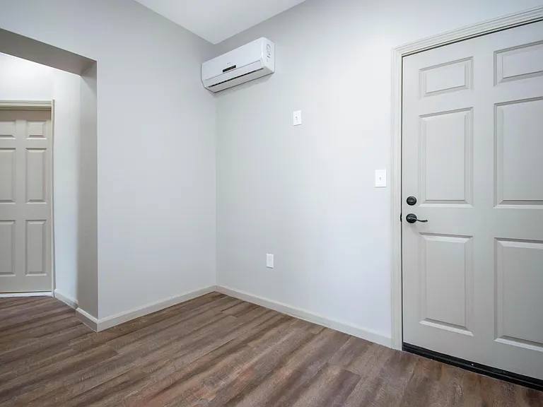 479 Farmington Ave #203 — Photo 7