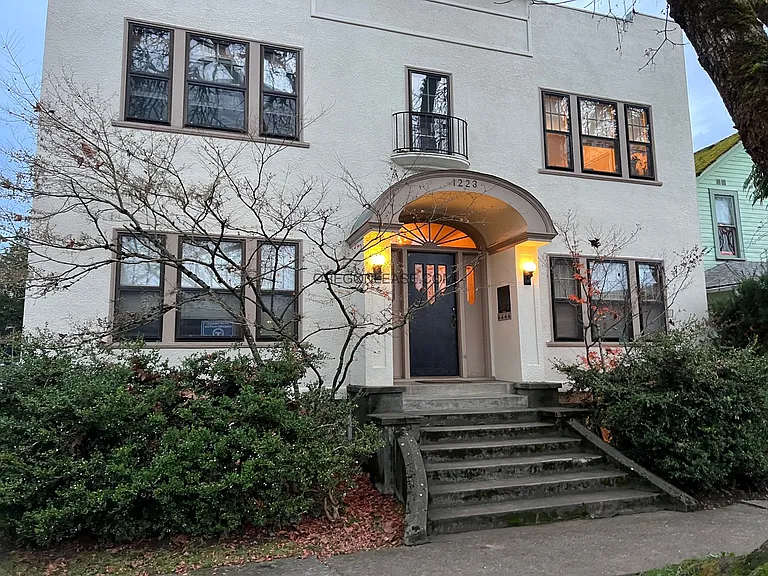 1223 Ferry St #1 — Photo 2