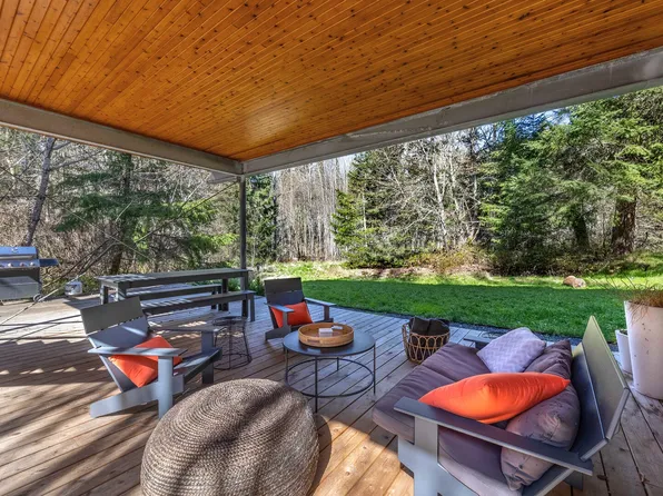 (undisclosed Address), Hood River, OR 97031