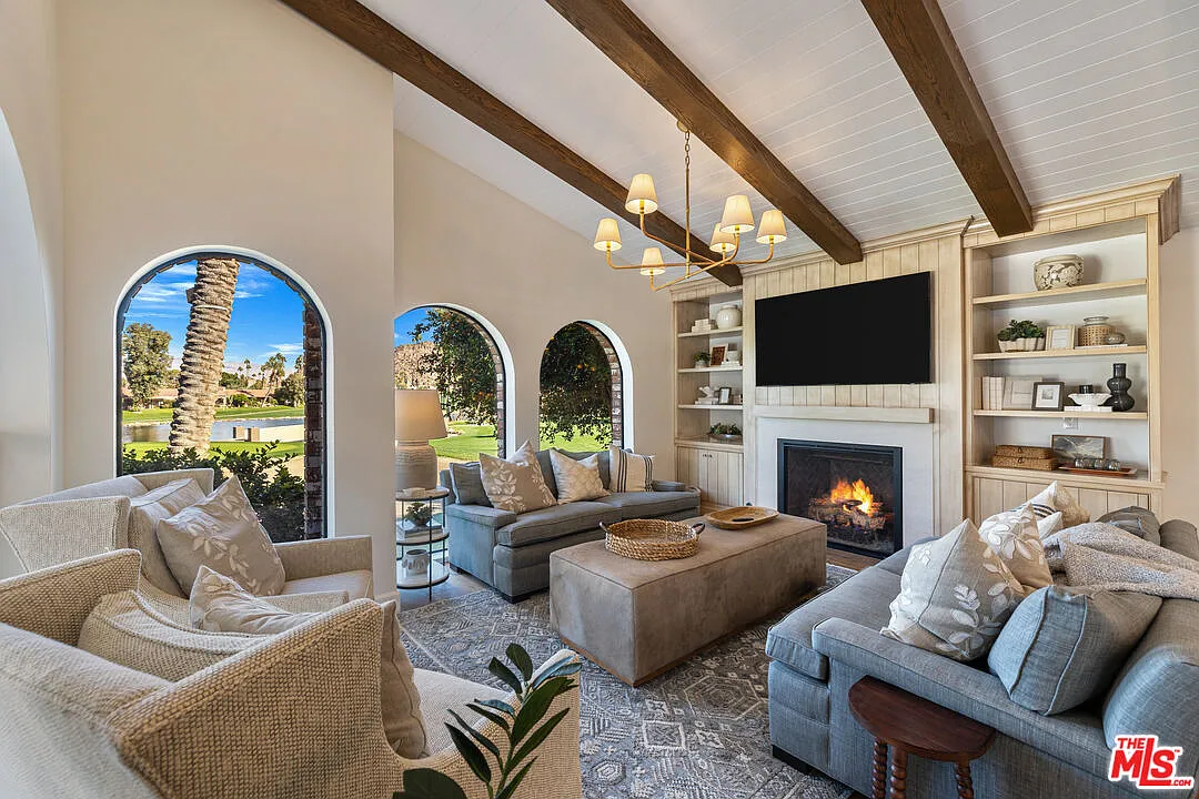 5 bed, 4.5 bath, 4134 sqft, $9,900 — Photo 3