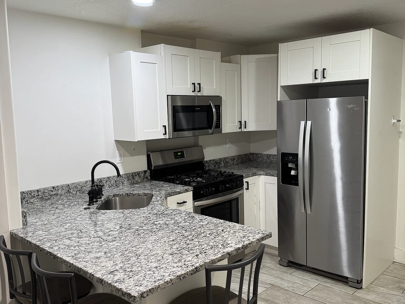 2 bed, 900 sqft, $1,500 — Photo 2