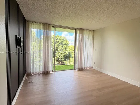 8801 W Flagler St APT 309, Miami, FL 33174