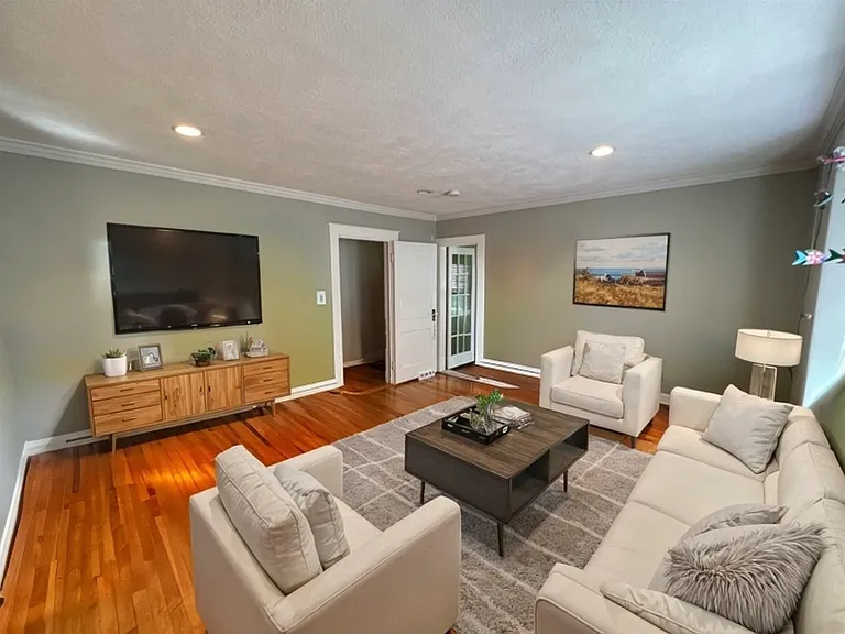 11 Taylor St — Photo 2