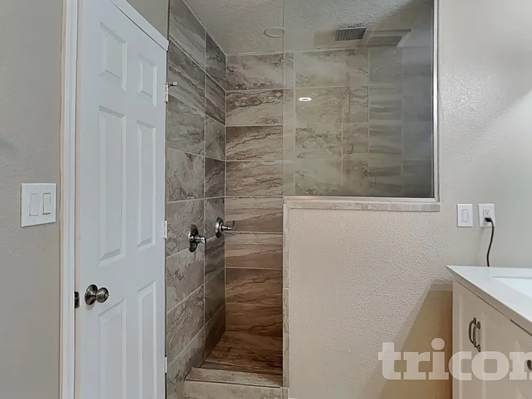 6407 Black Hawk Dr NE — Photo 10