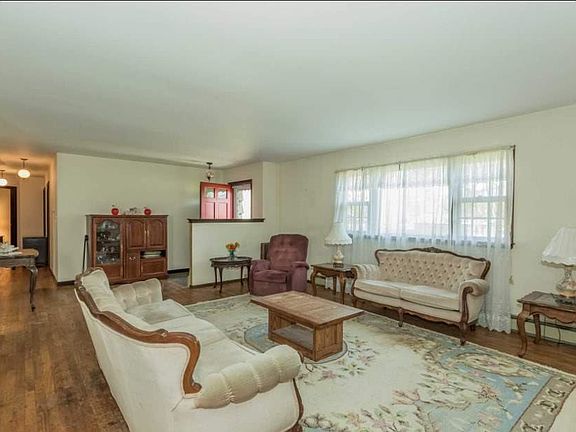 5th image of 18 Elmwood Ave