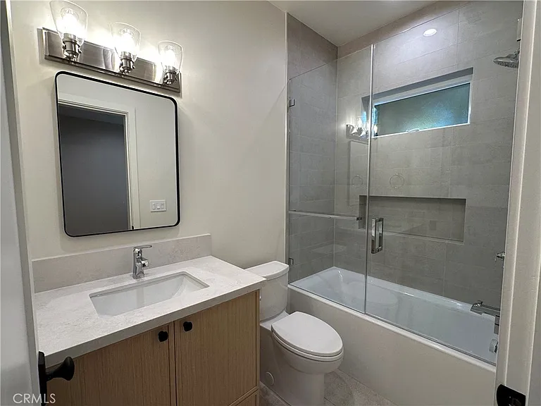 4381 Allott Ave — Photo 15