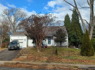 9400 Chatham St, Manassas, VA 20110