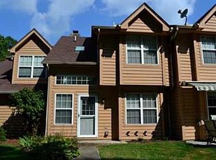 703 Oakbridge Dr, Hurricane, WV 25526