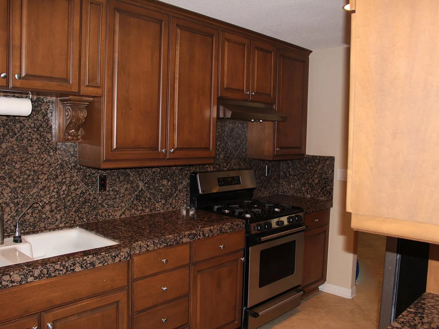 3 bed, 1348 sqft, $3,750 — Photo 4