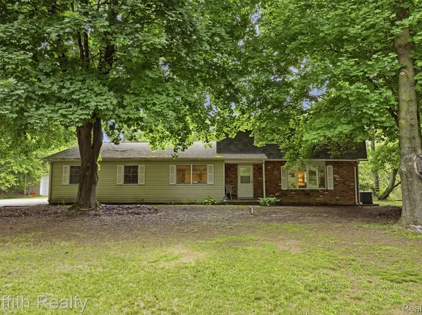 10591 Silver Lake Rd, Brighton, MI 48116